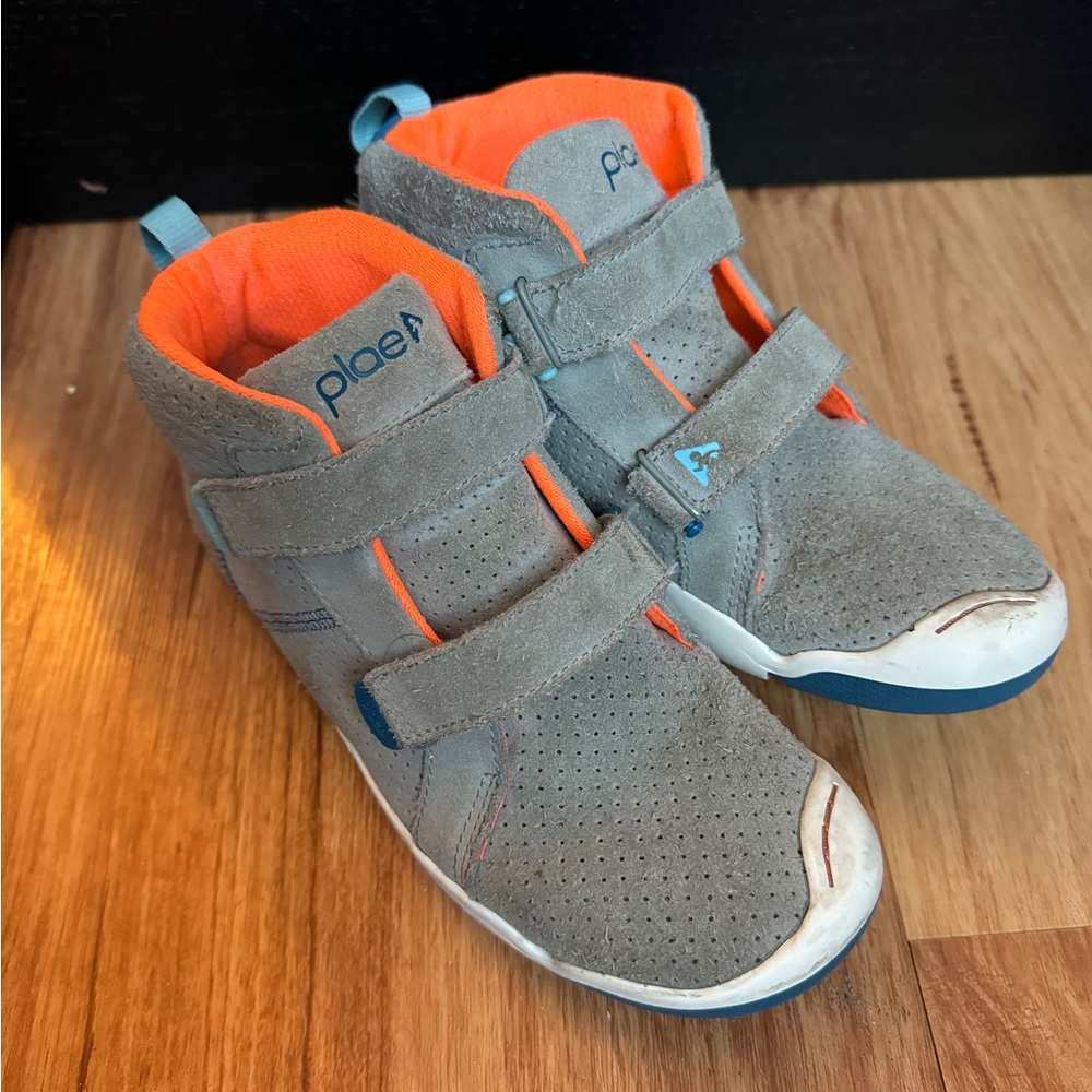 Plae Max Grey kids hi top sneakers size 4.5